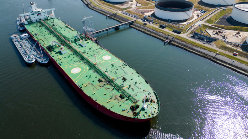 Why a VLCC Permitted Dock Is Important for Global Shipping